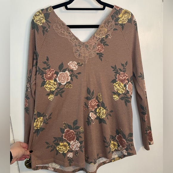 Floral and Lace Thermal Long Sleeve - Torrid - Size 1 (14/16) - Picture 5 of 5